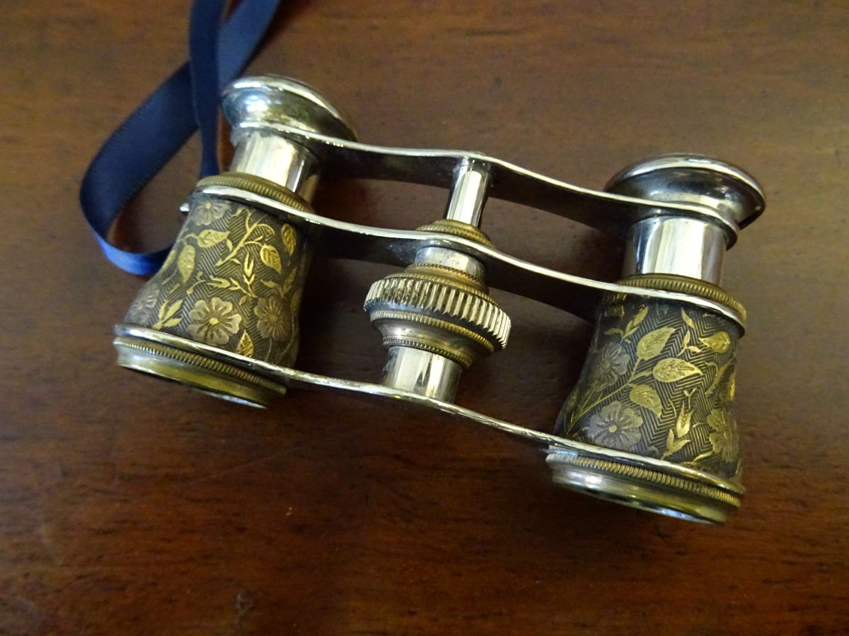 Pair of 19th century opera glasses